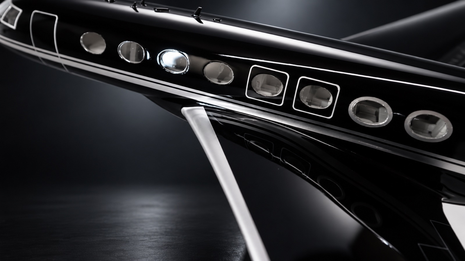 The G650 model's cabin windows close up