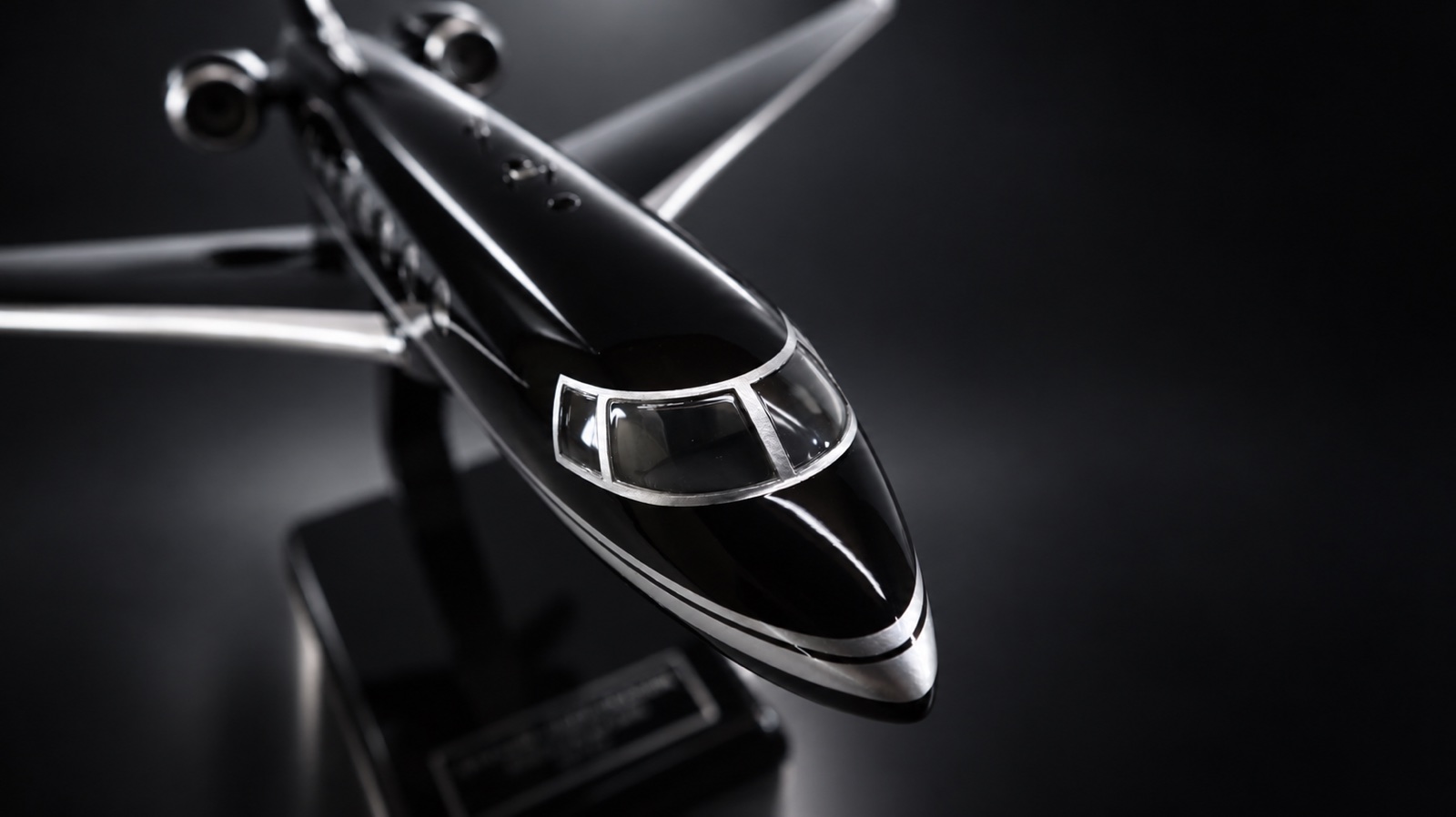 The G650 model's nose and cockpit close up